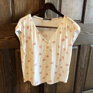 Abercrombie woven v neck tee, white w pink floral